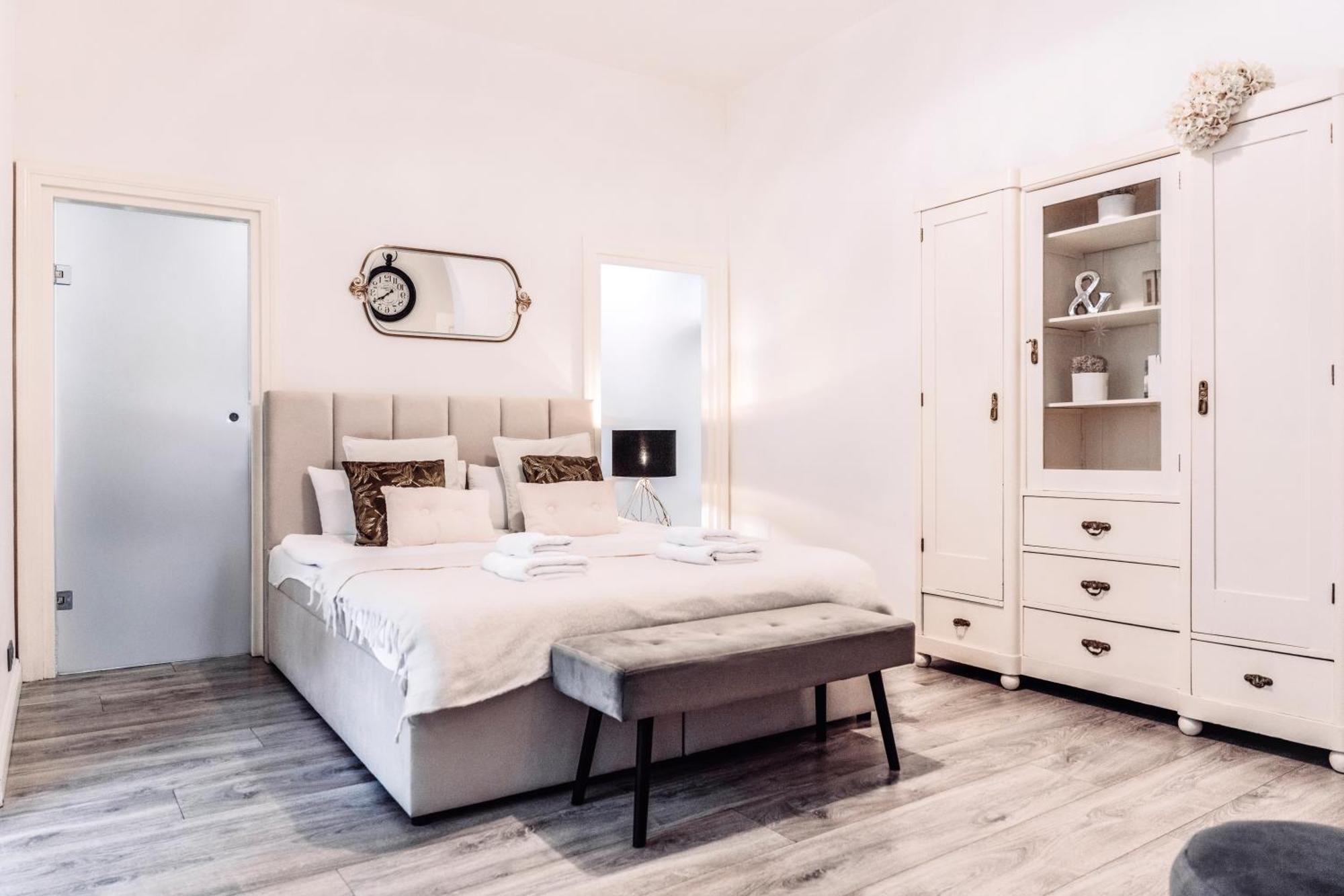 Apartment Wenceslas Square / Main Station - New Studio*****